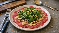 Rinder-Carpaccio mit Senf-Cashew-Sauce – elegante Vorspeise in wenigen Minuten