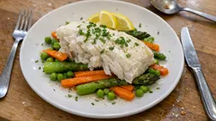 Gedünsteter Fisch mit Frühlingsgemüse – leicht, fein und in 30 Minuten auf dem Tisch