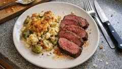 Rosenkohl-Maronen-Auflauf mit Rinderfilet – cremig, herzhaft und perfekt für Winterabende