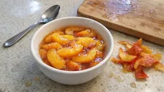 Pfirsichkompott wie selbst gemacht: fruchtig, würzig und ganz einfach gekocht