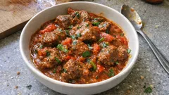 Lamm-Jalfrezi aus dem Ofen – würziges Curry mit Paprika und cremigem Joghurt