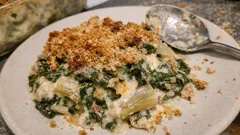 Mangoldauflauf mit knuspriger Bröselkruste – cremig, leicht und ohne Käse