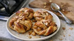 Kardamom-Knoten mit Apfel und Orange – weich, duftend und wunderbar saftig