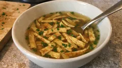 Pfannkuchensuppe einfach selber machen – klassisch, herzhaft und wunderbar wärmend