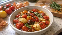Ofen-Tomaten mit Zwiebeln: in 20 Minuten mediterran und herrlich aromatisch