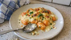 Überbackene Süßkartoffel-Gnocchi mit Käsesauce – cremig und goldbraun aus dem Ofen