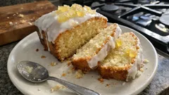 Saftiger Zitronenkuchen mit Guss – einfach gebacken und herrlich frisch