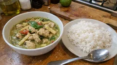 Grünes Curry mit Hähnchen: cremig, würzig und in kurzer Zeit auf dem Tisch