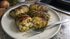Vegetarische Wirsingrouladen aus dem Ofen – mit Kartoffeln und Maronen