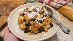 Großmutters Brotauflauf: süß, einfach und ideal für altbackenes Baguette