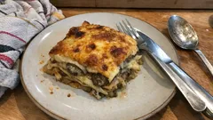 Vegetarische Lasagne mit Pilzen: cremig geschichtet und herrlich goldbraun