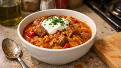 Szegediner Gulasch mit Rind und Sauerkraut – deftig, aromatisch und ganz unkompliziert