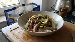 Schweinefilet aus dem Wok mit Pak Choi – schnell, saftig und würzig