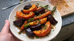 Rote-Bete-Ofengemüse vom Blech: Kürbis & Möhren mit feinen Röstaromen