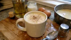 Eierpunsch mit Wein: cremig, schnell gemacht und ideal für kalte Abende