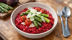 Rotes Risotto mit grünem Spargel: cremig, aromatisch und ideal für den Frühling