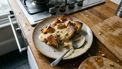 Englischer Brotpudding aus altem Toast – knusprig oben, cremig mit Rosinen