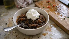 Espresso-Granita mit Sahne: ein einfaches Sommerdessert mit feinen Kaffeekristallen