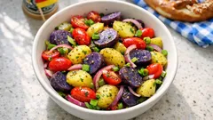 Bunter Kartoffelsalat ohne Mayo – leicht, frisch und perfekt zum Grillen