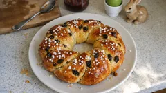 Oster-Hefekranz mit Rosinen: locker, saftig und einfach selbst gebacken