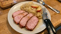 Kasseler mit Sauerkraut: ein einfaches Rezept, das besonders aromatisch wird