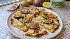 Kartoffel-Feigen-Flammkuchen mit Rosmarin – knusprig, cremig und perfekt für den Herbst