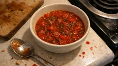 Vegane Tomatensauce aus frischen Tomaten – sämig einkochen und auf Vorrat haben