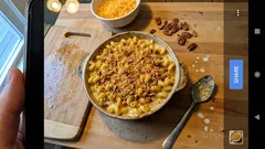 Käse-Makkaroni aus dem Ofen – cremig innen, knusprige Pekannuss-Brösel oben