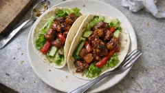 Gefüllte Tortillas mit Teriyaki-Schweinefleisch – einfach, würzig und schön frisch