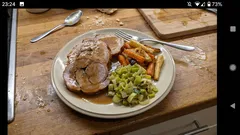 Saftiger Schweine-Rollbraten aus dem Ofen – mit Schwarzbier-Soße, ganz ohne Mehl