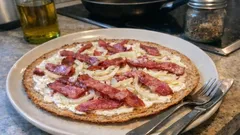 Vollkorn-Flammkuchen mit Quark-Creme – dünn ausgerollt wird er richtig knusprig