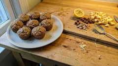 Saftige Apfel-Haselnuss-Muffins mit Dinkel – schnell gerührt, herrlich nach Zimt