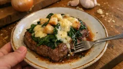 Gratinierte Rindersteaks mit Spinat und Raclettekäse – einfach und aromatisch