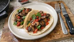 Pilz-Tacos mit gerösteter Paprika: einfach, würzig und schnell gemacht