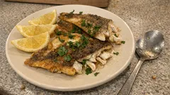 Schollenfilet in der Pfanne: so bleibt der Fisch saftig und zart