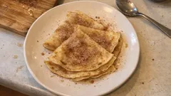 Crêpes mit Zimt und Zucker: so gelingen sie dünn, zart und goldbraun