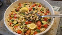 Gemüse-Reispfanne mit Zitrone und Pistazien – einfach, bunt und richtig aromatisch