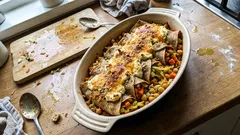 Herzhafte Crespelle aus dem Ofen – mit Spitzkohl, Kichererbsen, Ricotta & Cheddar