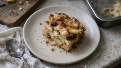 Ofenschlupfer mit Hefezopf und Äpfeln – so wird er außen goldbraun und innen saftig