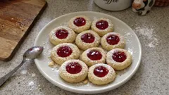 Klassische Engelsaugen mit Johannisbeergelee – einfach und wunderbar mürbe
