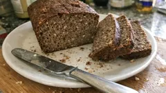 Roggenvollkornbrot aus der Kastenform – saftig, kernig und lange frisch