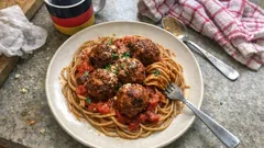 Spaghetti mit Fleischbällchen in Tomatensoße – einfach, saftig und alltagstauglich