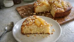 Saftiger Quittenkuchen mit Rührteig – mit Zitrone, Mandeln und Hagelzucker