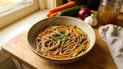 Nudel-Gemüsesuppe mit Vollkornnudeln – leicht, schnell und trotzdem sättigend